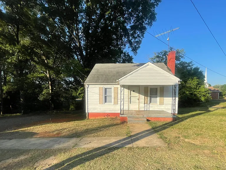 525 Lakeside Ave — Photo 1