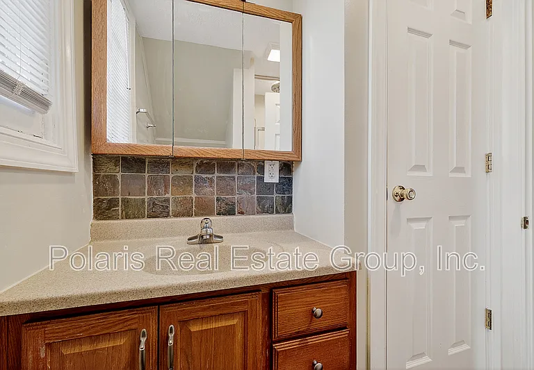 145 E 14th St — Photo 23