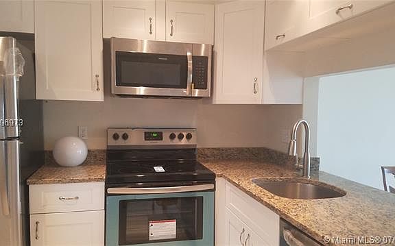 2nd image of 9235 Lagoon Pl APT 412