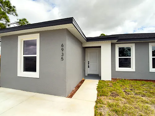 6935 Dickinson Dr Photo 1