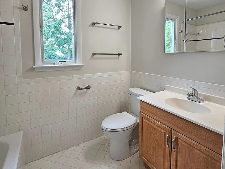 7606 Gresham St — Photo 24