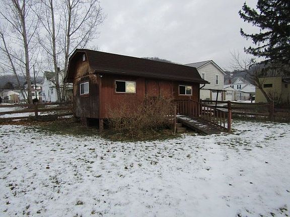 2nd image of 206 Poplar Ave