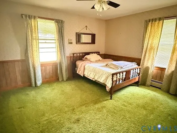 19410 Oakwood Ln, Amelia Court House, VA 23083