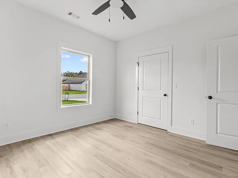 4566 Plymouth St — Photo 15