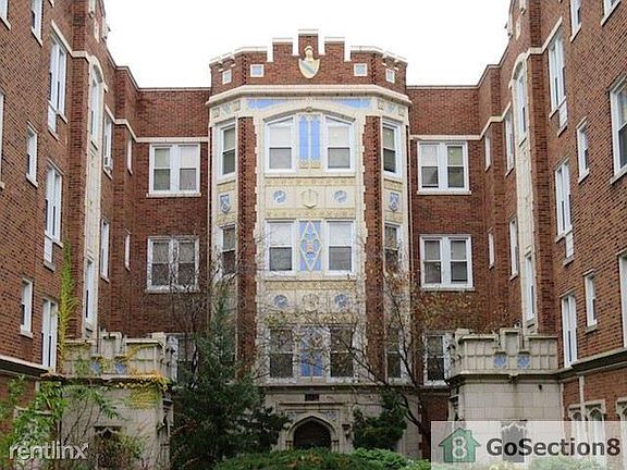 3rd image of 6721 S Paxton Ave #1W
