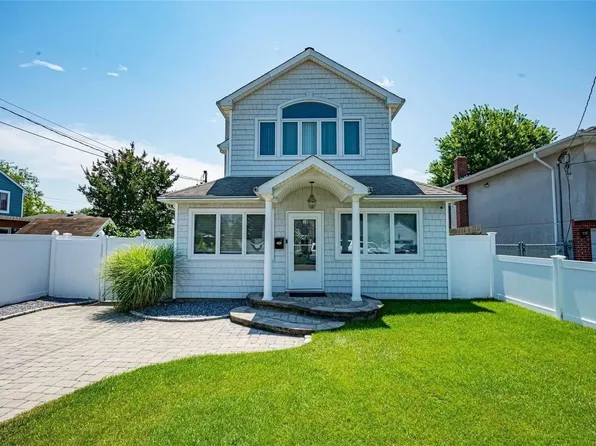 10 Tameling Avenue, Babylon, NY 11702