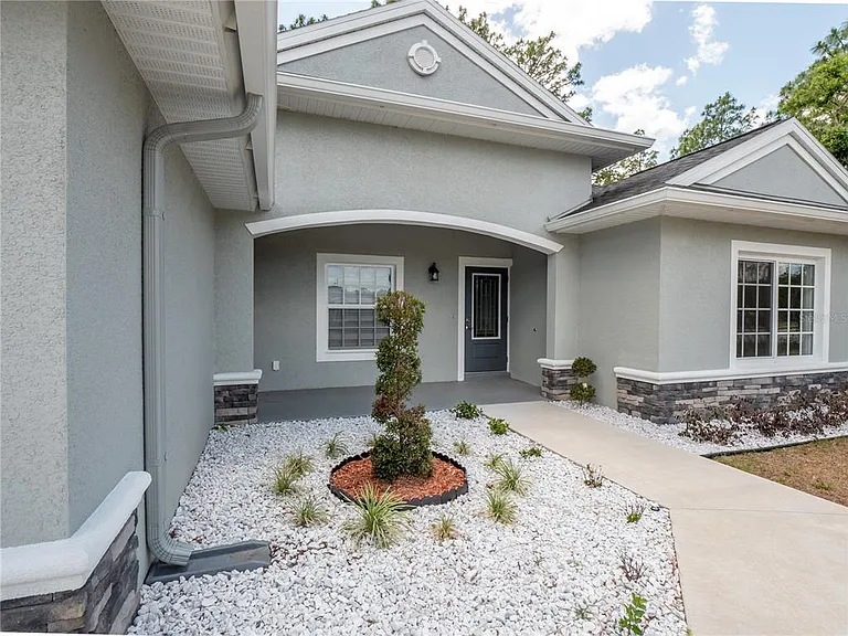 696 Marion Oaks Trl — Photo 2