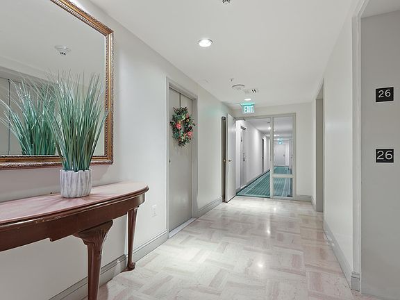 5th image of 28 Allegheny Ave APT 2601