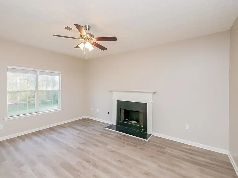409 Grove Park Dr — Photo 4