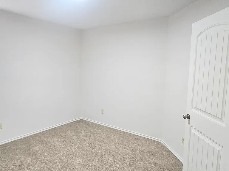 319 Elam Dr — Photo 8