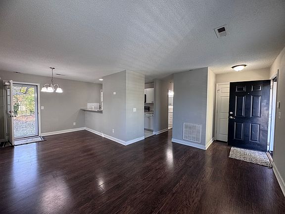 3rd image of 204 Bingham St