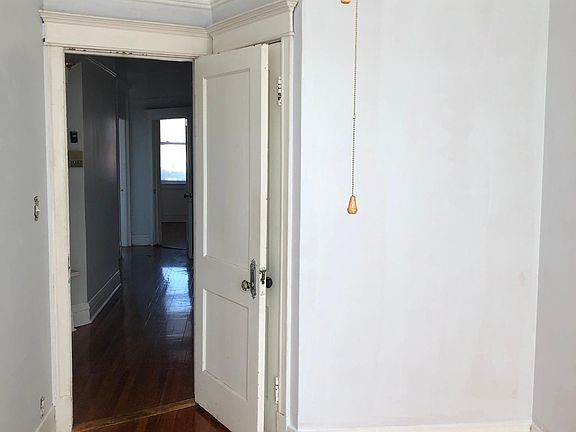 4th image of 5641 N Wayne Ave #3