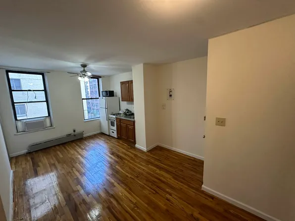 1365 1st Avenue image 1 of 4