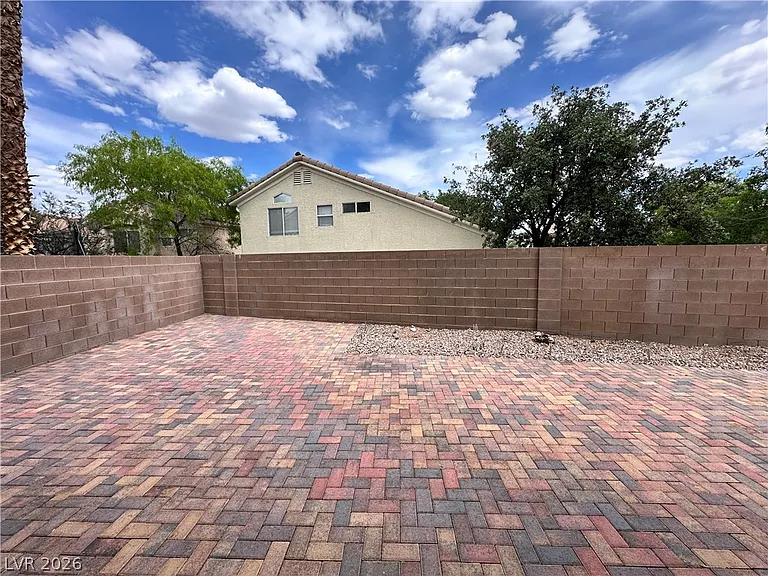 2024 Shining Feather Ln — Photo 10