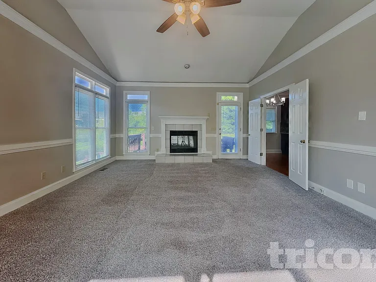 405 Ashington Ct — Photo 3