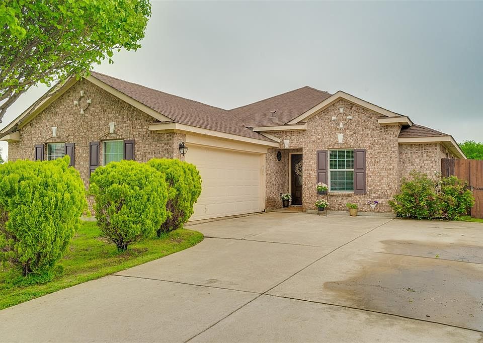 1st image of 2035 Matagorda Ln