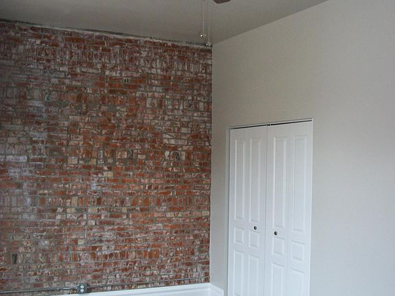 5th image of 2800 Shenandoah Ave #2F