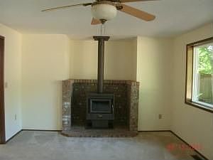 3rd image of 519 SE Stonewood Dr