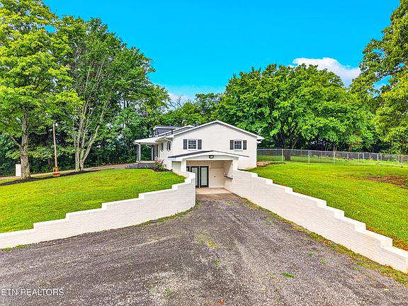 3rd image of 1712 Goddard Ln