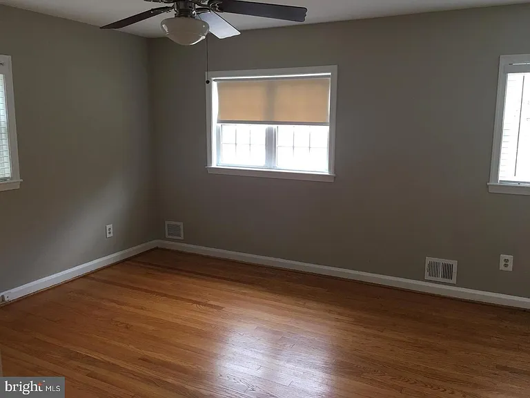 21 E Myrtle St — Photo 14