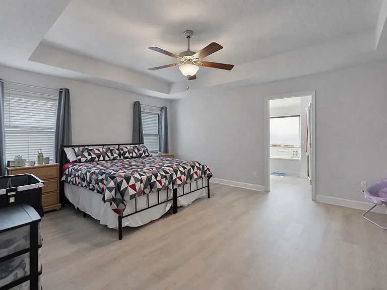 5833 Crestlake Dr — Photo 7