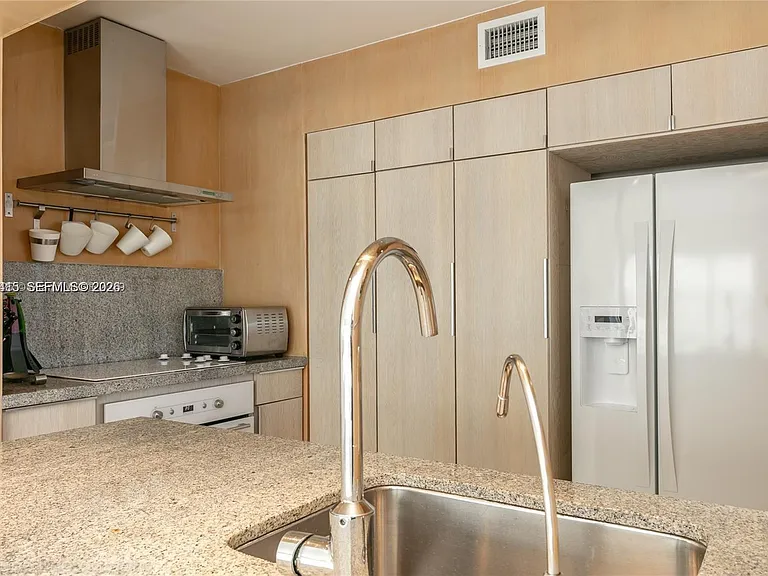 590 Ocean Dr #7C — Photo 8