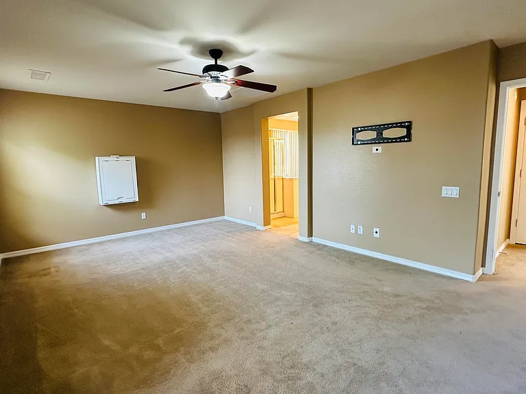 2138 W Marconi Ave — Photo 16