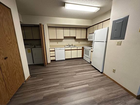 3rd image of 414 Peterson St