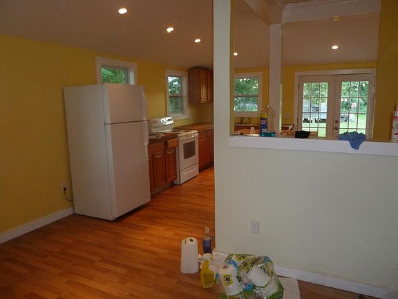 5th image of 115 Garnet St