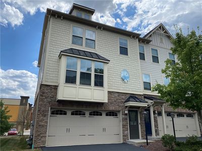 876 Beacon Ln, Pittsburgh, PA, 15237