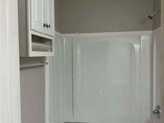 4th image of 5548 Pineridge Ct