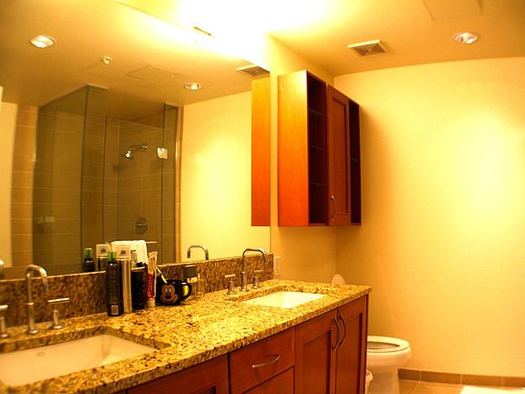 3rd image of 10610 NE 9th Pl #927