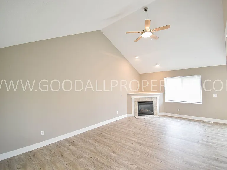 2913 SW Townpark Dr — Photo 2
