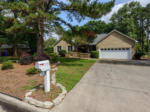 2nd image of 1203 Oakview Dr