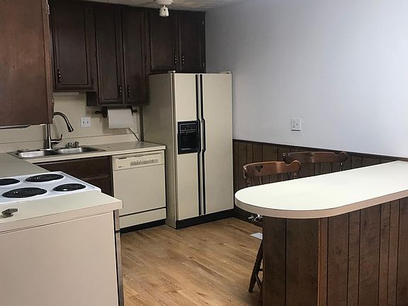 2nd image of 3915 Yates Dr