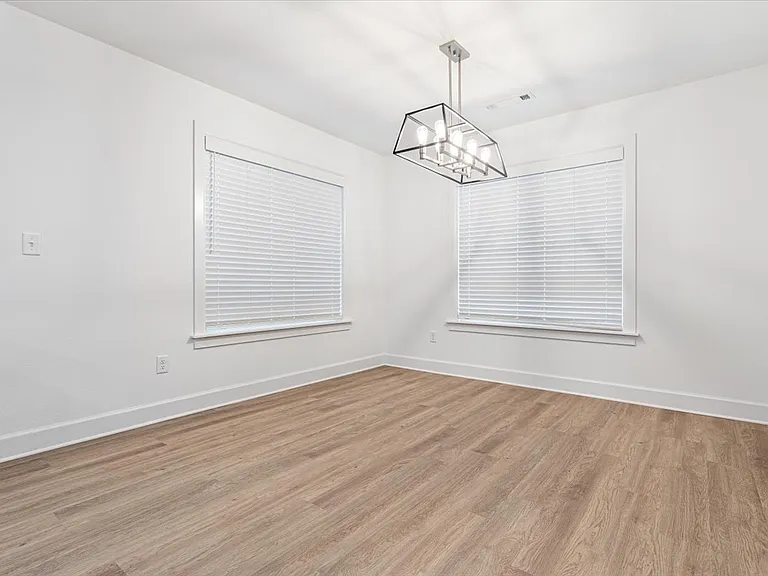 1040 Monarch Rd — Photo 4