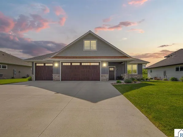 104 Dancing Waters Cir, Mankato, MN 56001