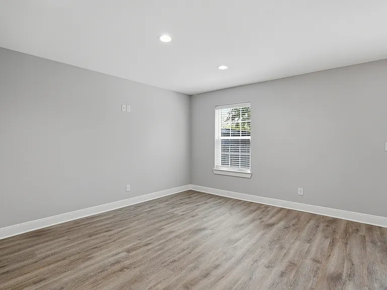 1022 W Shepherd St — Photo 11