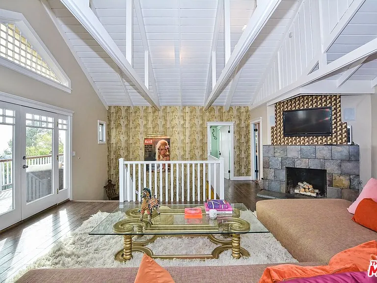 2172 Argyle Ave — Photo 14