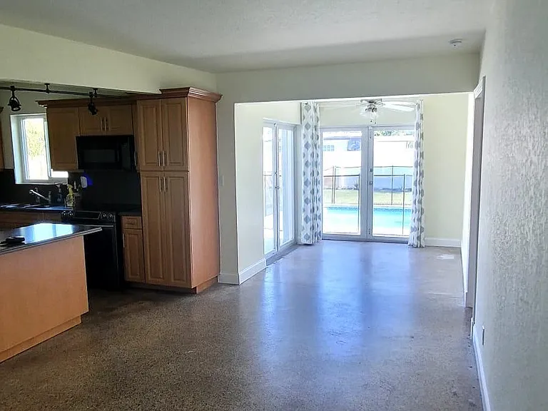 4330 SW 10th St — Photo 26