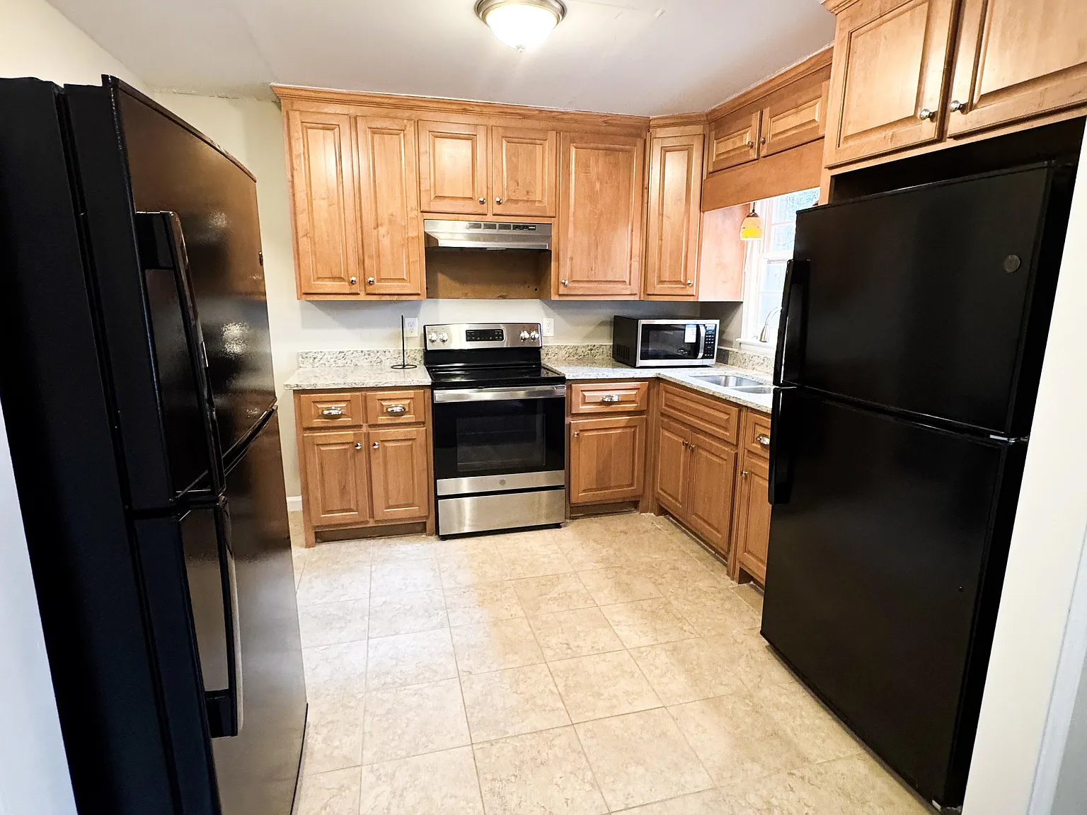 4 bed, 4.0 bath, 2400 sqft, $667 — Photo 4