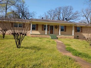 712 Inwood Dr, Palestine, TX 75801