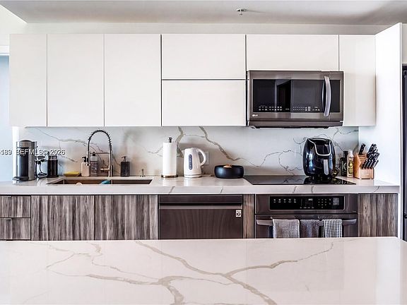 4th image of 90 SW 3rd St #3703-1