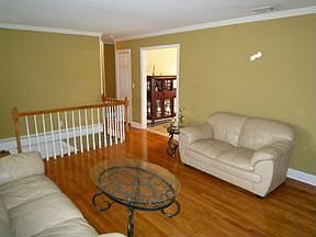 5th image of 21 Belair Dr