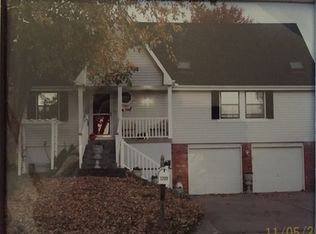 1209 NW Oak Leaf Ct, Blue Springs, MO 64015
