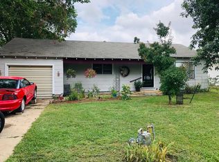 907 S Huston Ave, Altamont, KS 67330