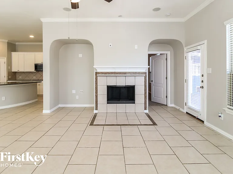 15024 Spruce St — Photo 3