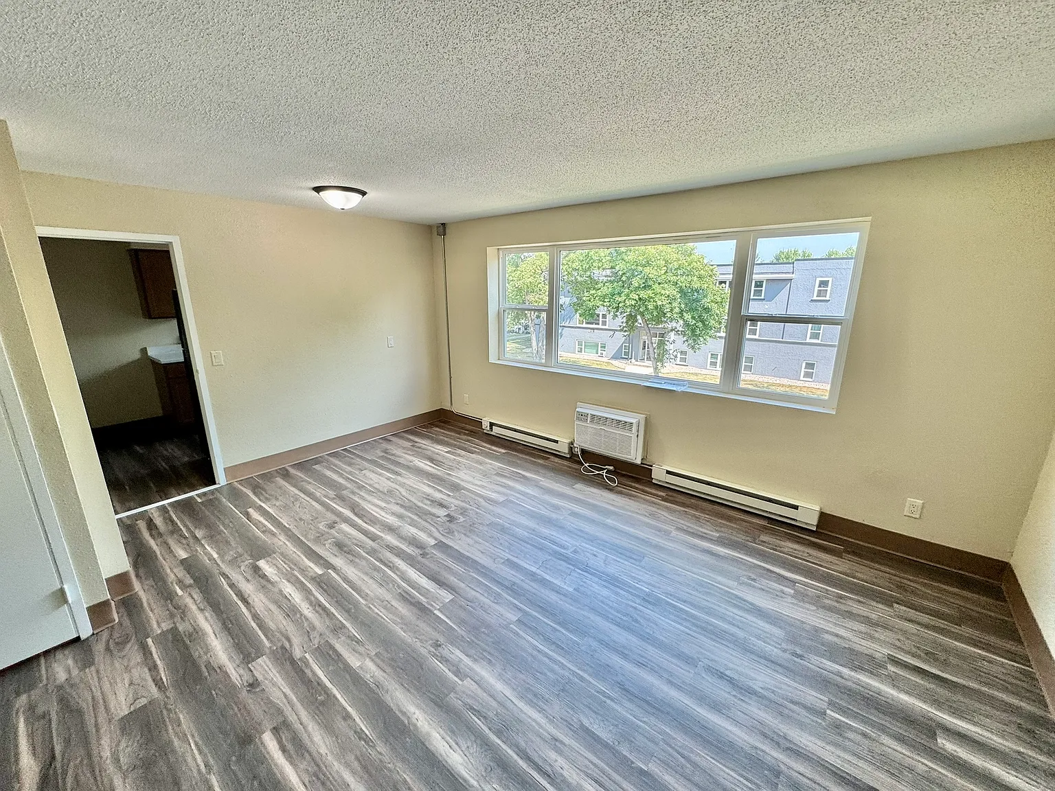 10 9th Avenue Northeast - 5 — Photo 3