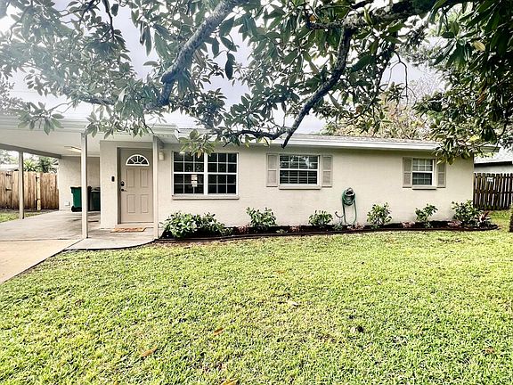3rd image of 1369 Pinewood Dr