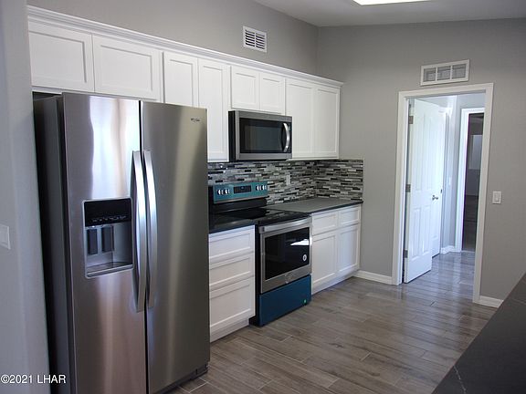 3rd image of 3016 Edgewood Dr